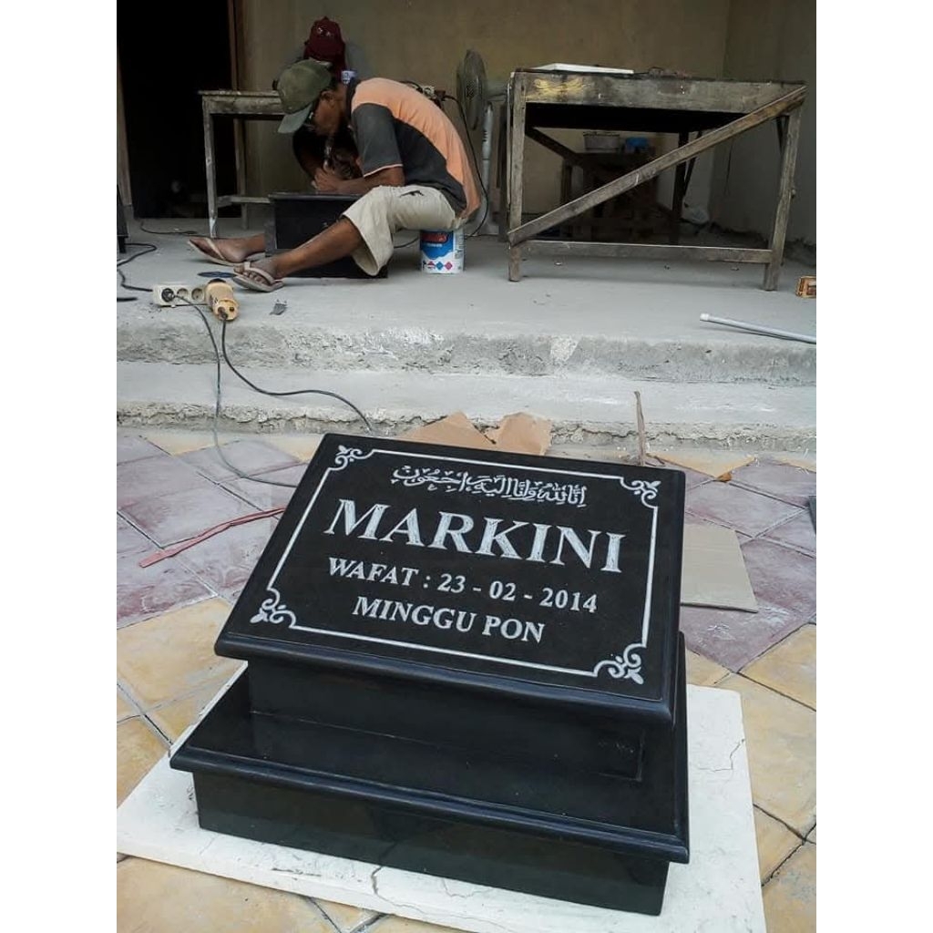 Batu Nisan Granit Hitam Custom Nama - Model Kotak Minimalis - Nisan Makam Mewah