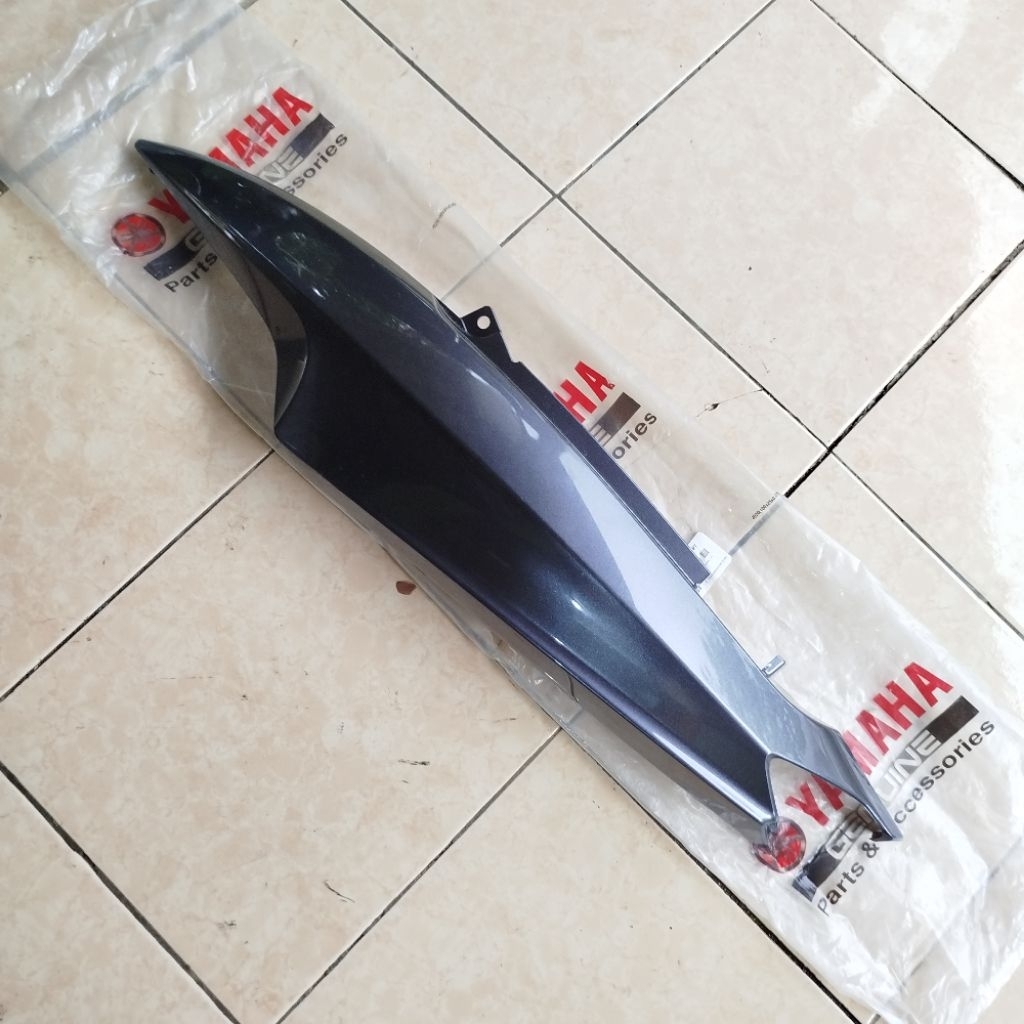 Cover Body Belakang Kiri Mio Smile Abu-abu Original YGP 5TL-F1721-00-P7