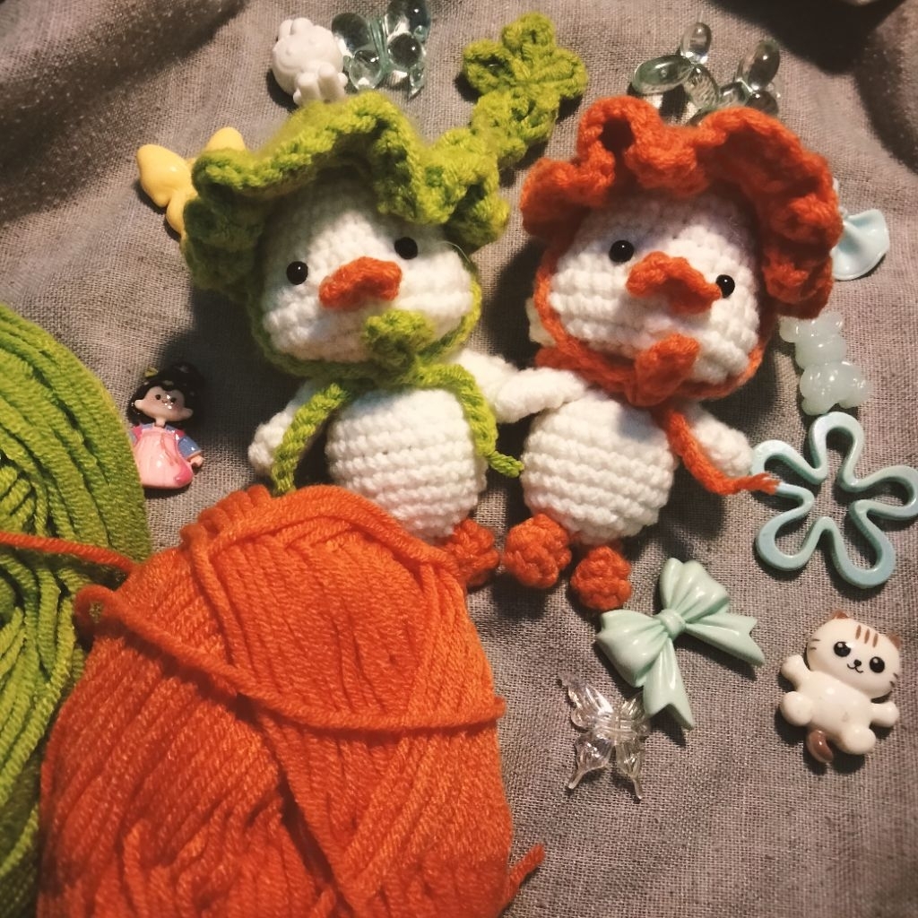 [HANDMADE] Boneka Rajut Amigurumi Bebek Topi Bunga Lucu - Kado Ulang Tahun Estetik - Pajangan Meja K