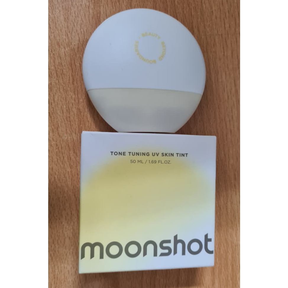 MOONSHOT - TONE TUNING UV SKIN TINT SPF50+ PA++++