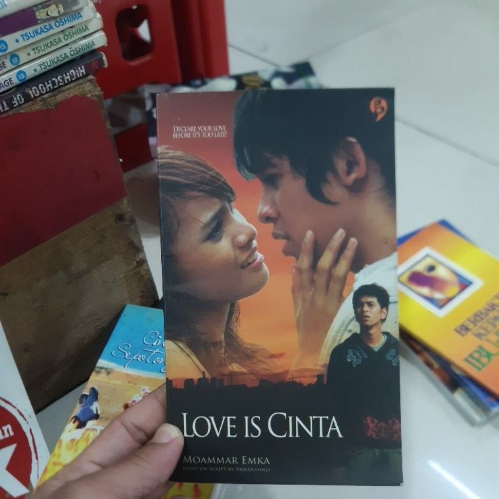 LOVE IS CINTA BUKU BEKAS ORIGINAL