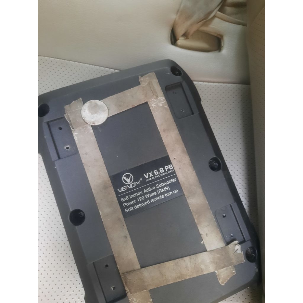 Subwofer kolong venom