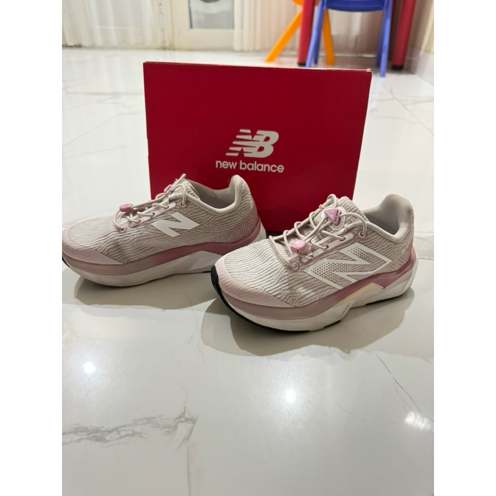SEPATU NEW BALANCE KIDS GIRLS SIZE US 13 / UK 12,5 / EU 31 / INSOLE 18,5 CM