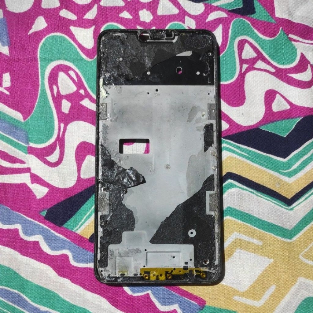 FRAME DUDUKAN TATAKAN LCD LAYAR OPPO A3S CPH-1853 ORIGINAL COPOTAN