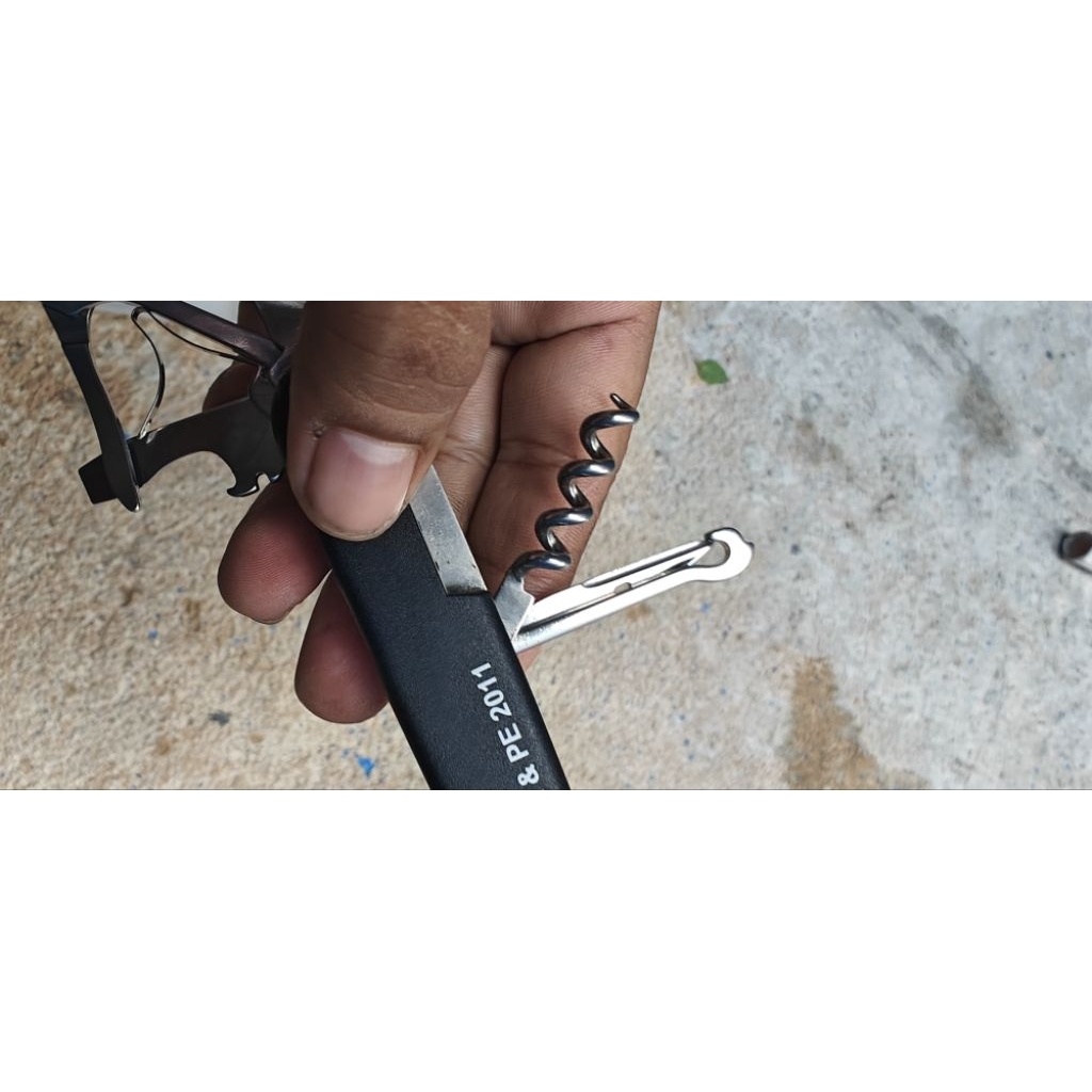 Pisau lipat victorinox Huntsman Swiss army multitool black