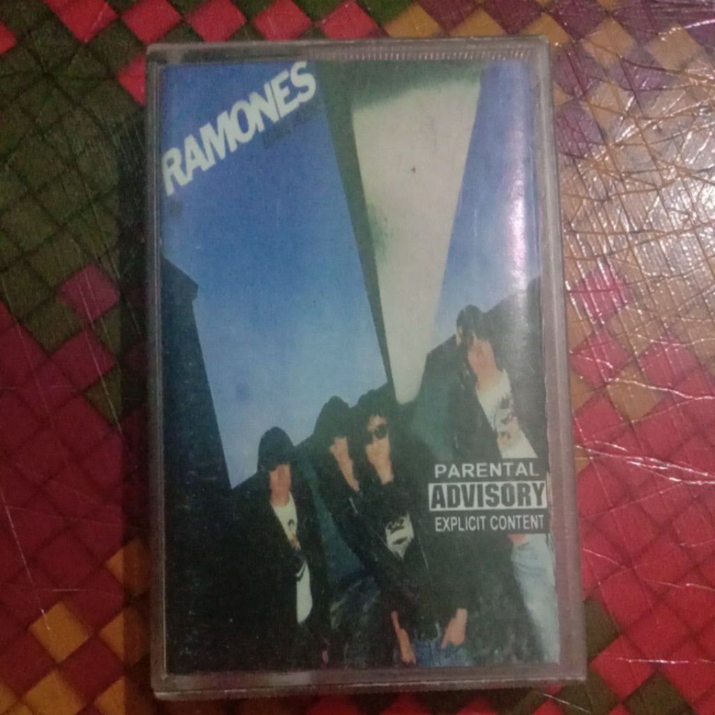HARGA KASET PITA RAMONES LEAVE HOME