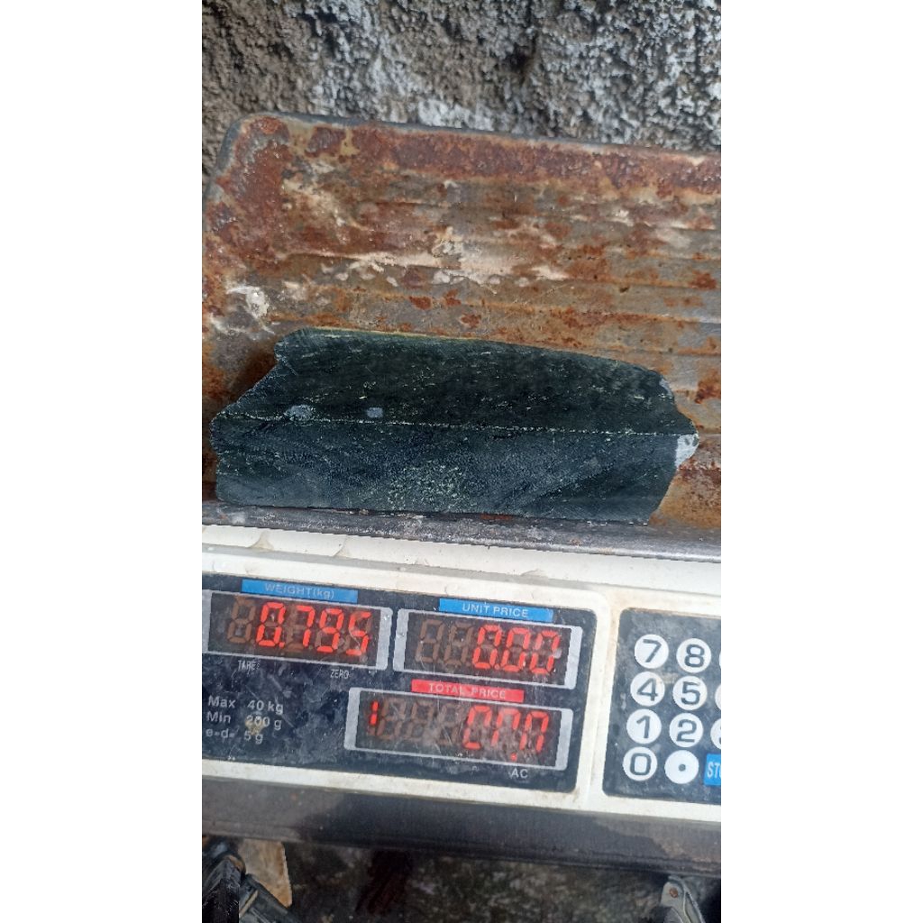 BAHAN BATU AKIK GIOK ACEH BLACK JADE SUPER 795 GRAM