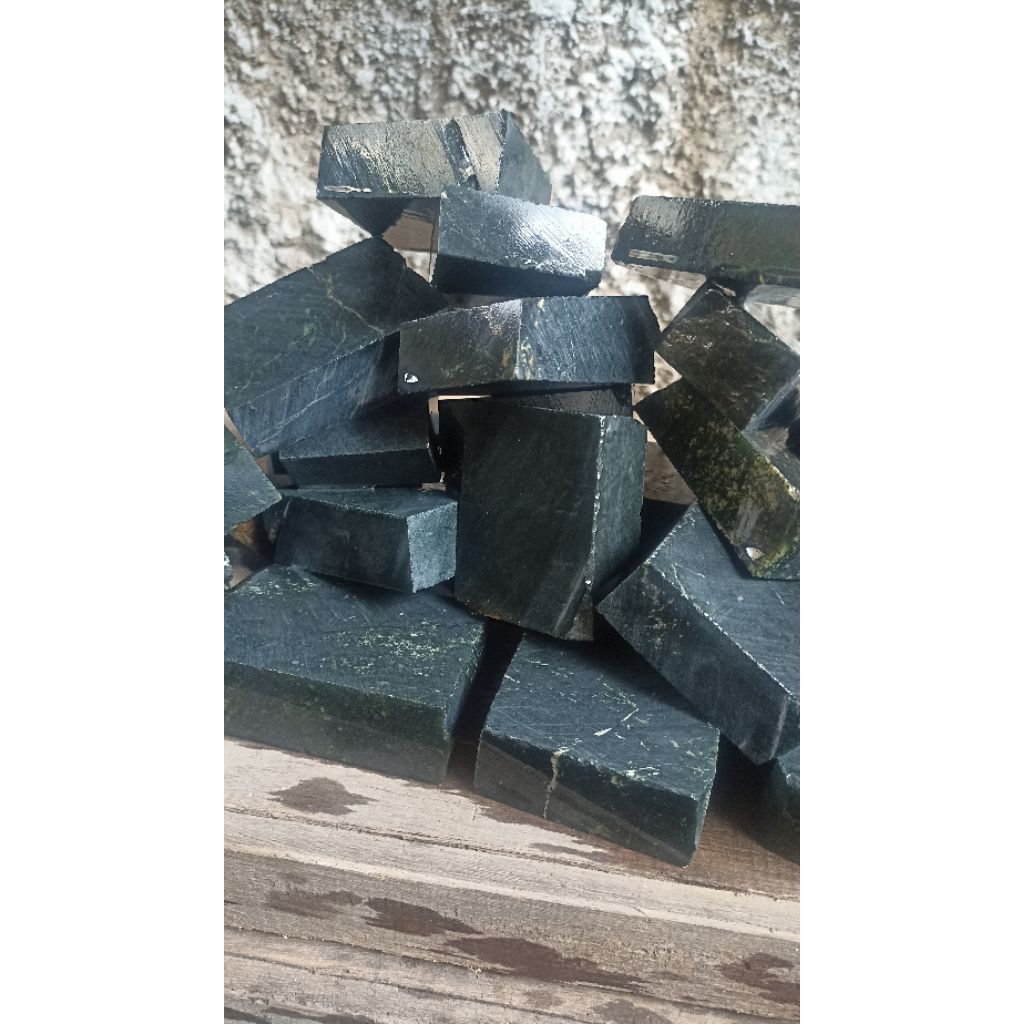 BAHAN BATU AKIK BLACKJADE / GIOK ACEH SUPER KOTAKAN