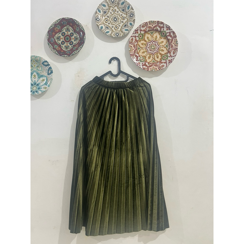 Rok Plisket Satin Olive Premium