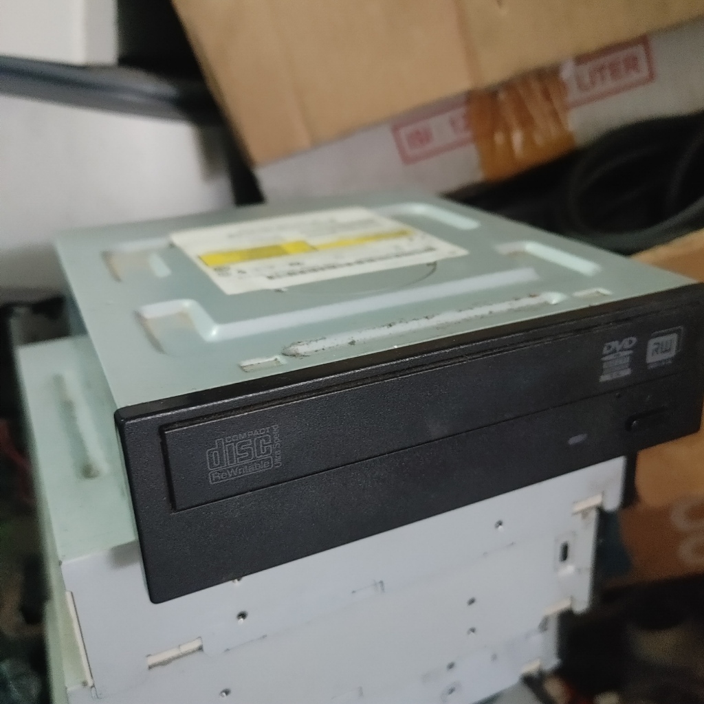 DVD SATA komputer kondisi rusak