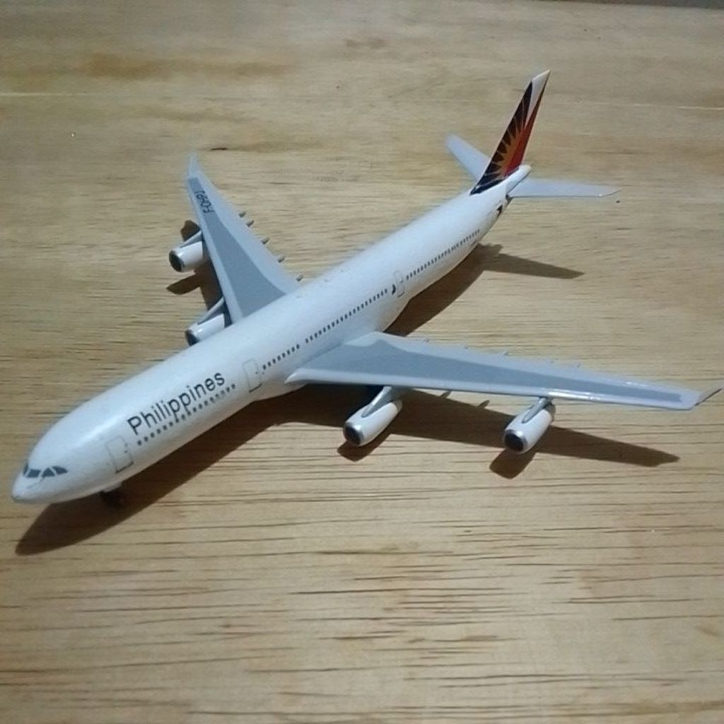 Diecast Philipine Airlines Airbus A340-300 F-OHPJ 1:400