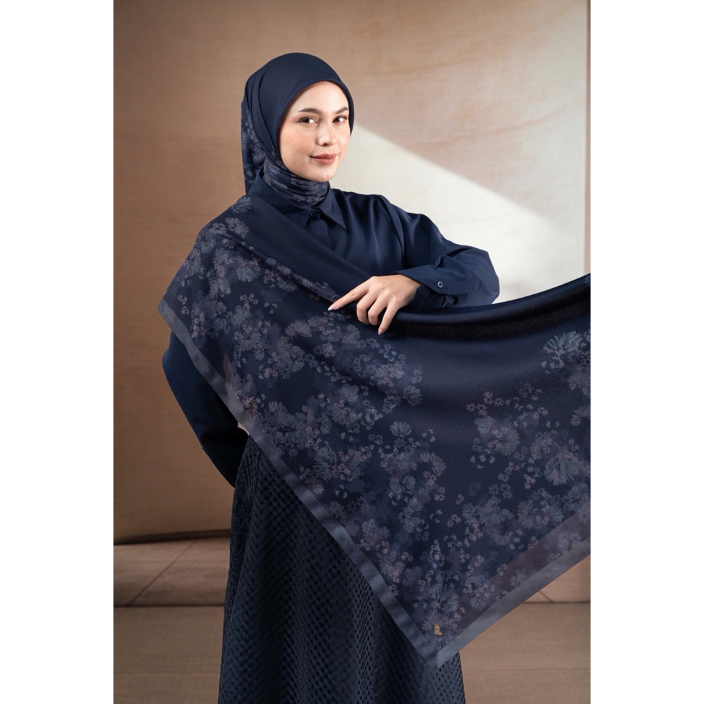 TERLARIS Elok Allure Aceh Merlune Amour Cozy Scarf Swarga Butterscootch Wood Large Standart by