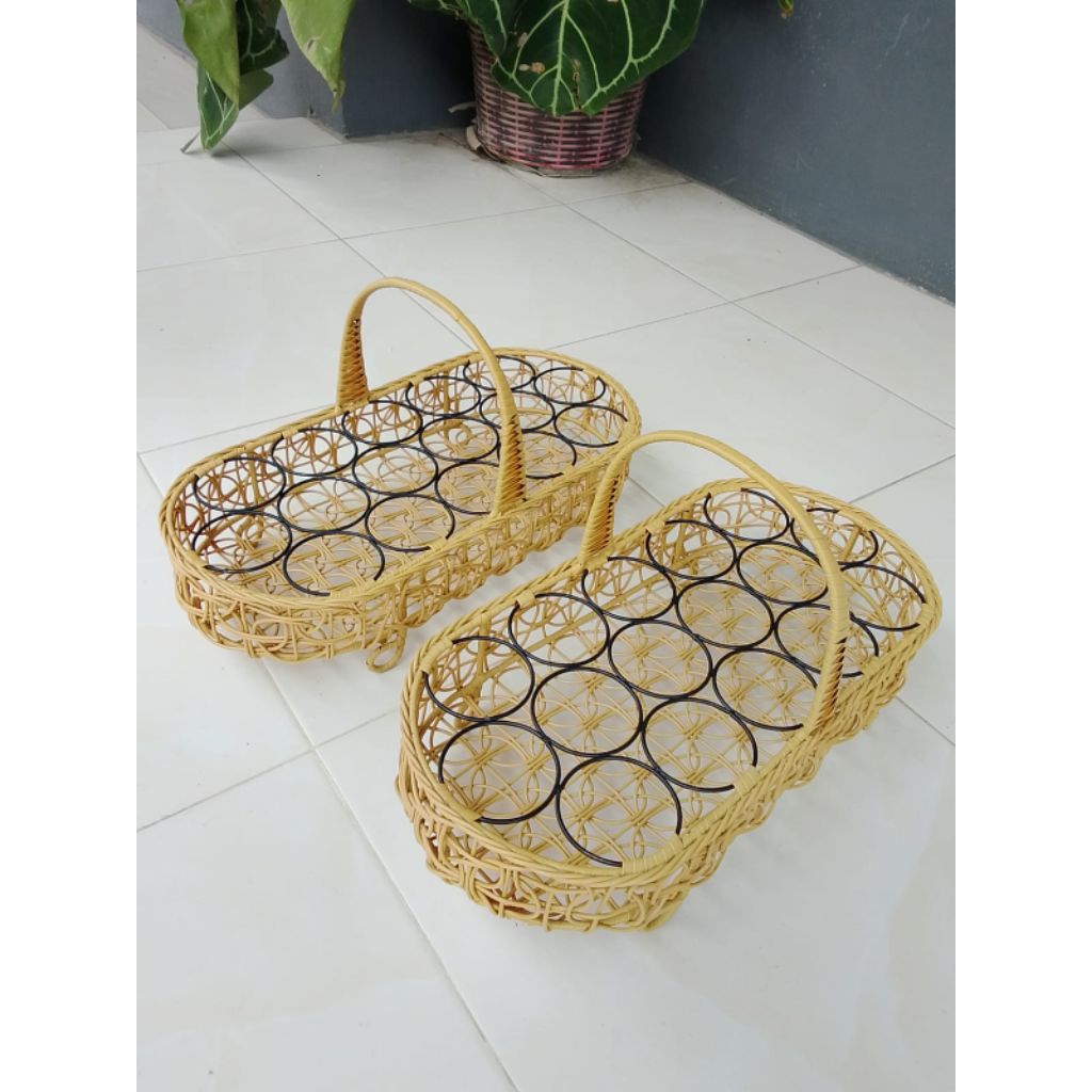 Tempat Aqua gelas rotan sintetis 16 lobang