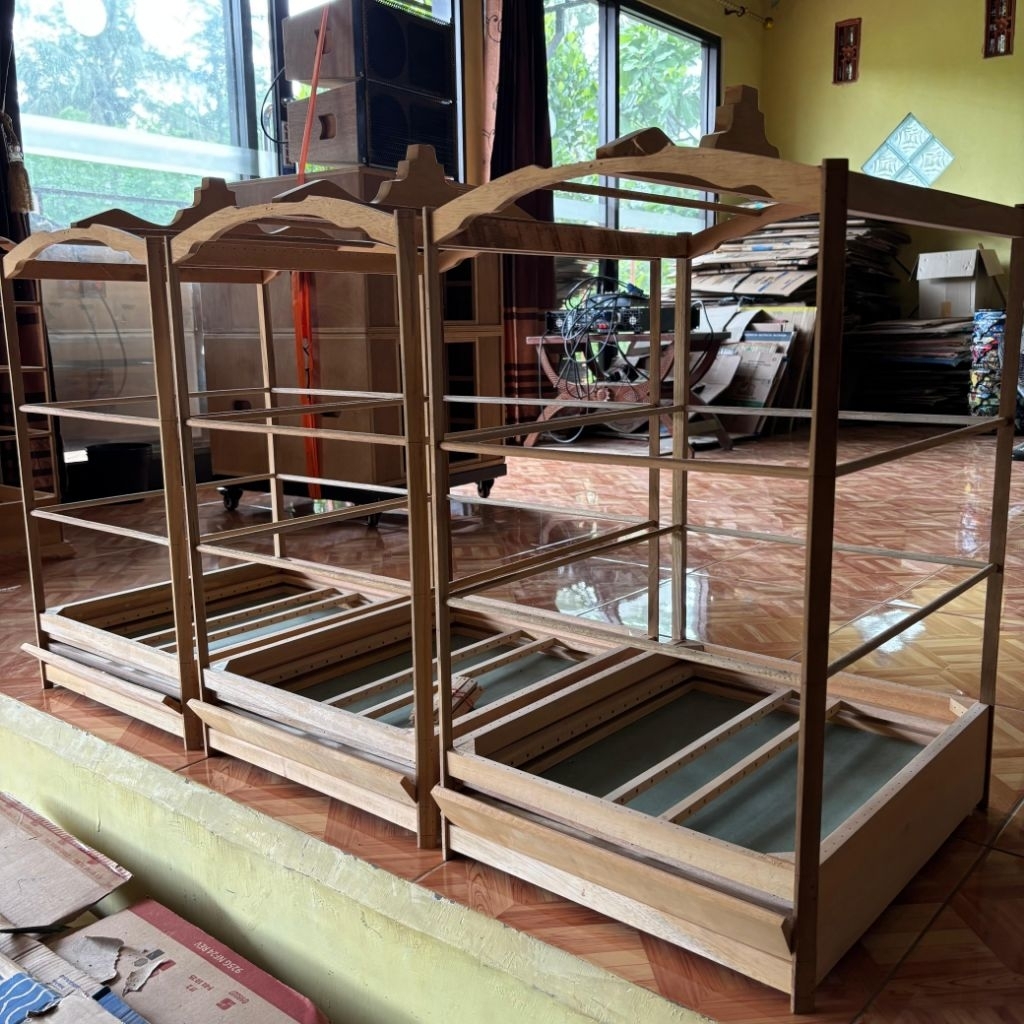 Sangkar diamond ambrukan tiang segitiga