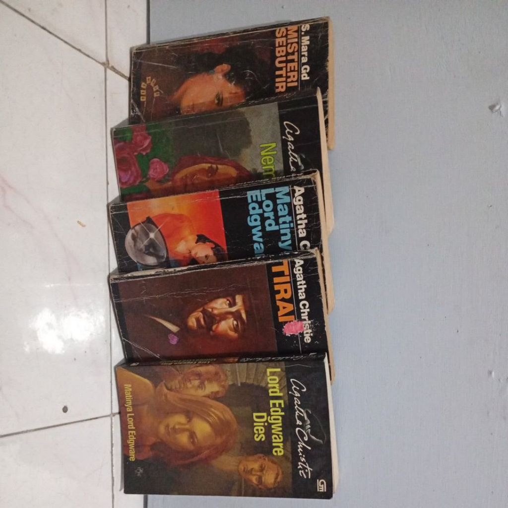 Novel Agatha Christie (satu set)