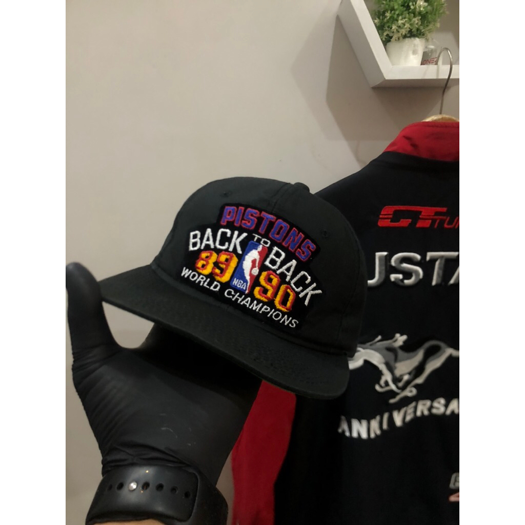 topi vintage sport specialties detroit pistons back to back