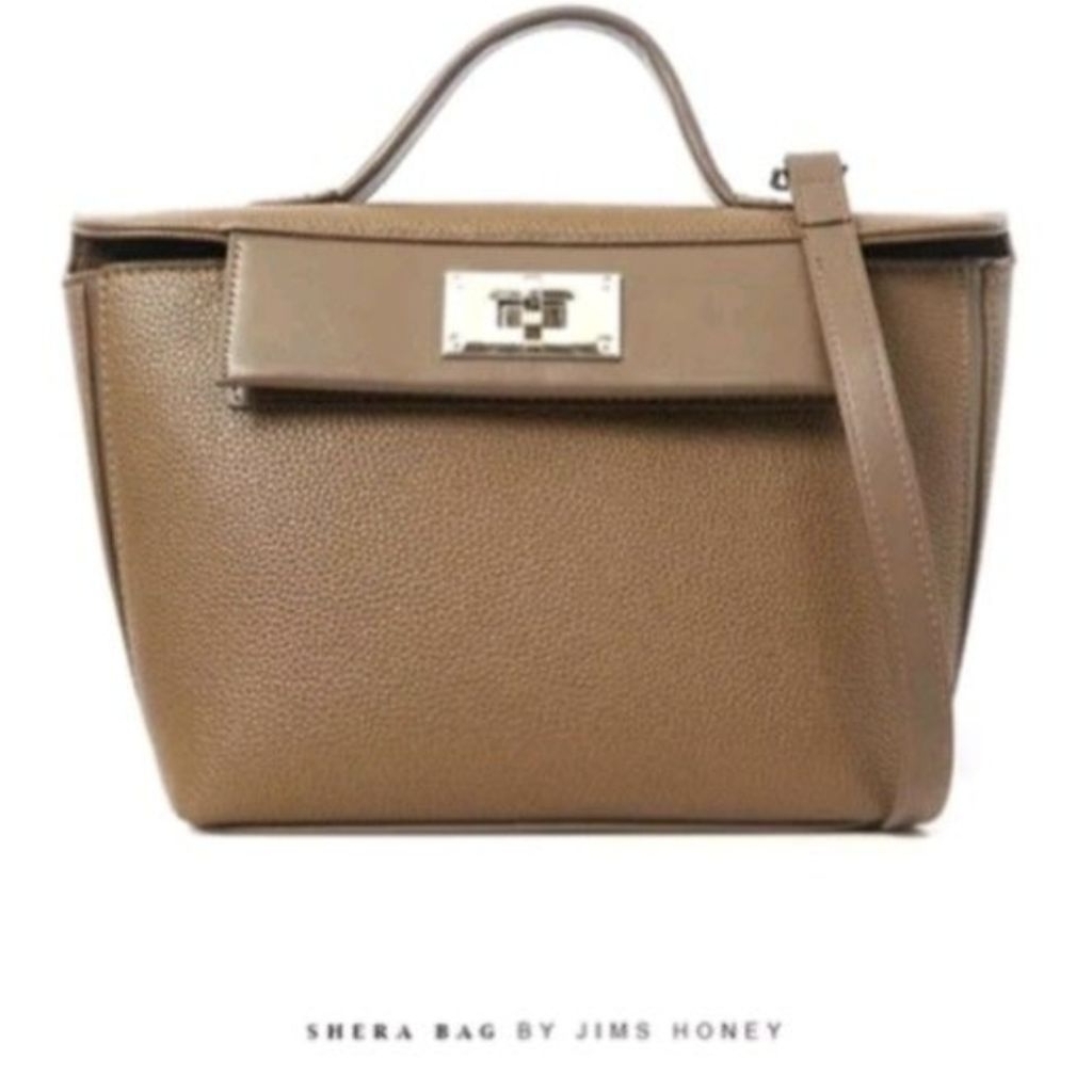 Tas Selempang  warna caramel Merk Jims Honey