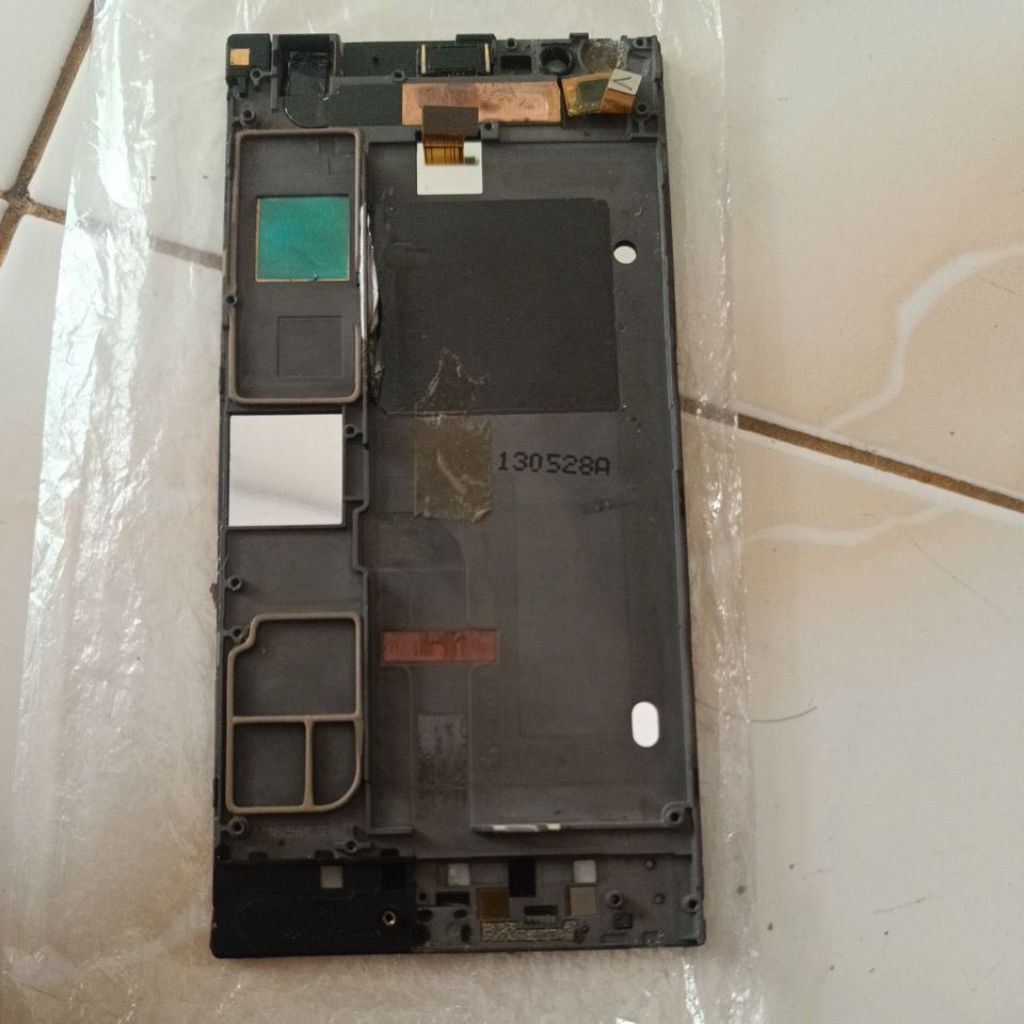 frame dudukan lcd lenovo K900 bonus