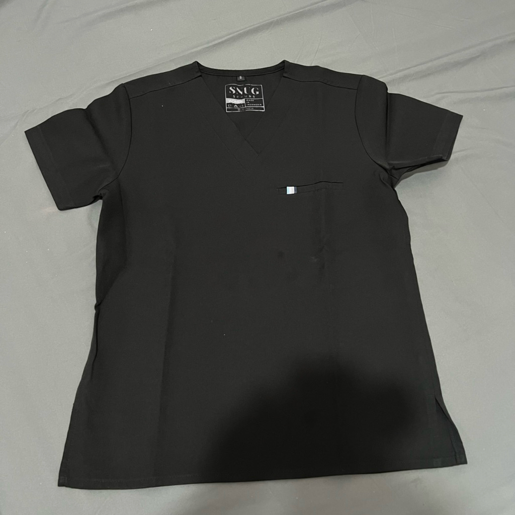 one set baju jaga baju ok scrub merk snug warna hitam | PRELOVED