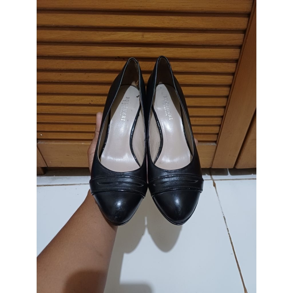Sepatu Kulit Buccheri Signature Pantofel Heels Wanita Sepatu Formal Hitam