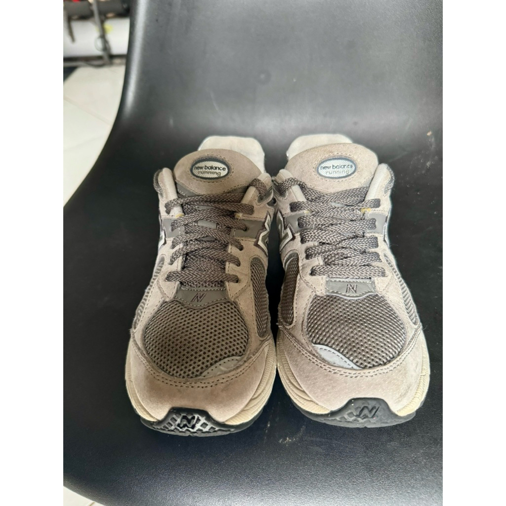 Sepatu anak New Balance 2002R Size 36 (second)