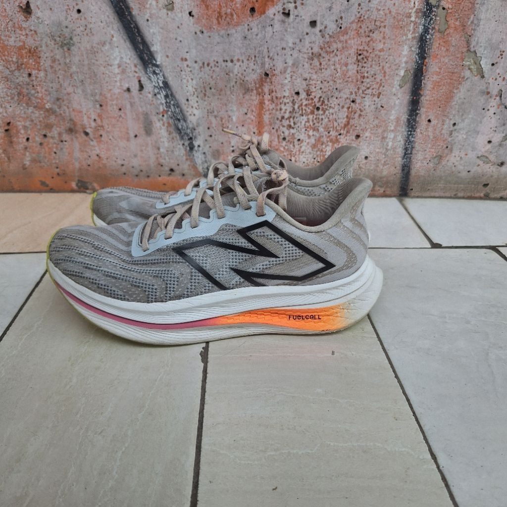 Preloved - New Balance FuelCell SuperComp V2 Trainer Running Shoes 42