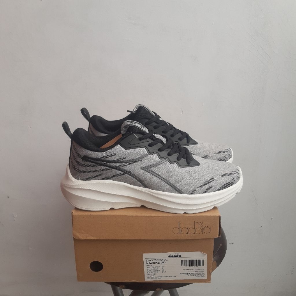 SEPATU PRIA RUNNING DIADORA NAZUKE grey