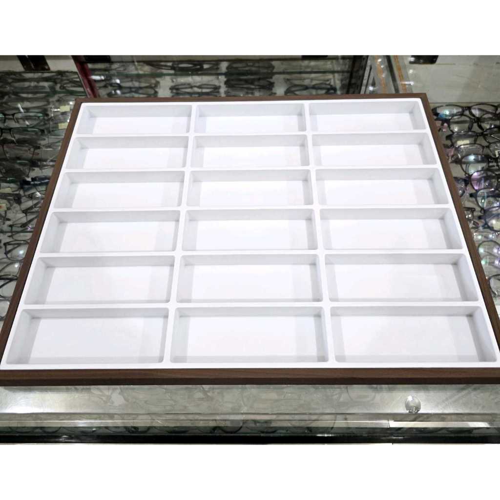 Display Kacamata Untuk OPtik Open Konsep Display Etalase Kacamata Modern