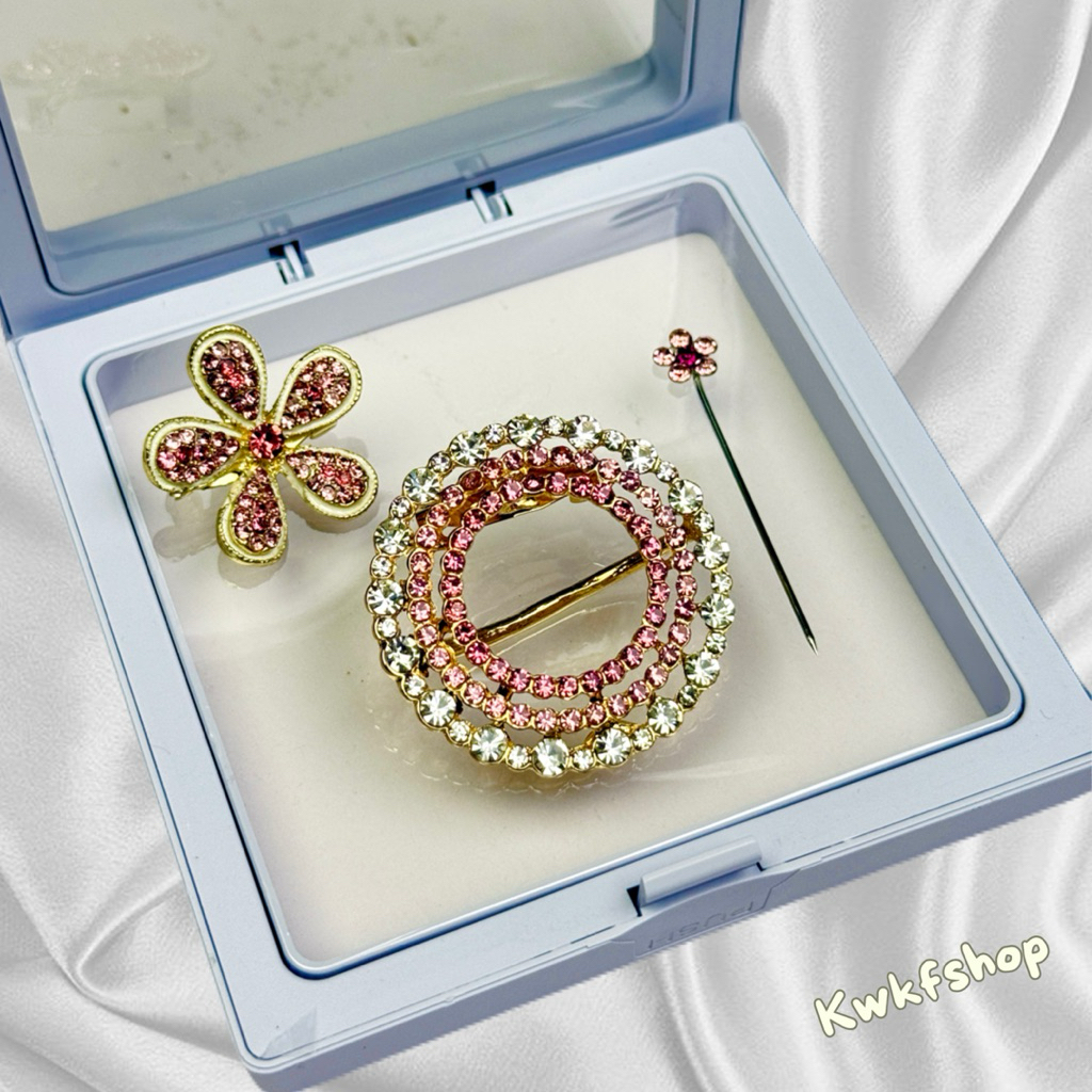 KWKF 3in1 BROS PREMIUM Bros Hijab Premium berisi 3 Macam Bros yaitu 1Pcs Ring hijab, 1Pcs bros bahu,