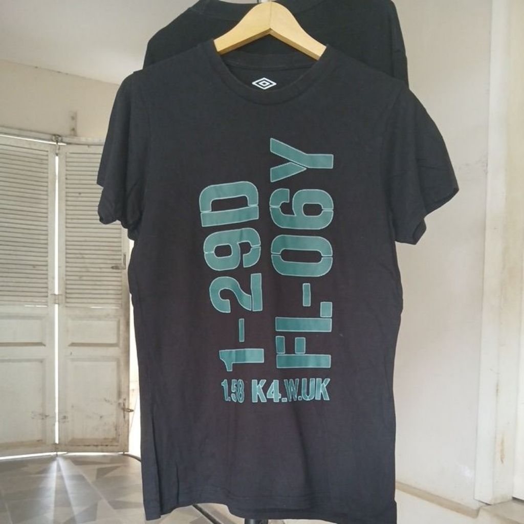 Kaos katun warna hitam pekat kerah kencang UMBRO second Original size S  ld 100cm Pjg 70cm mulus no 