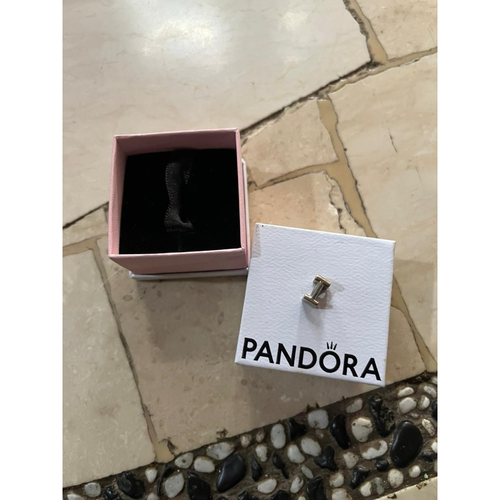 Preloved - PANDORA CHARM (alphabet i)