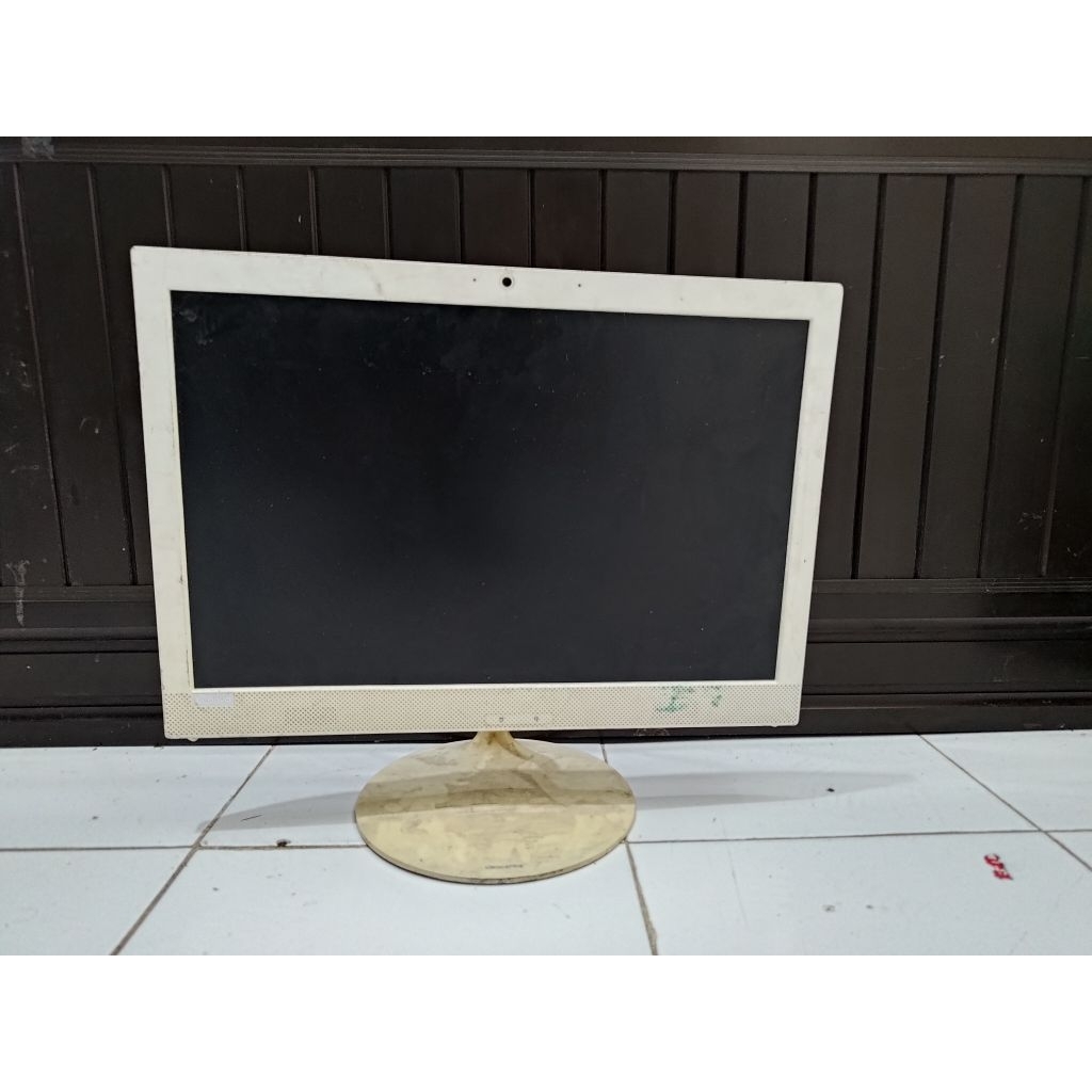 AIO GEN 6 Lenovo IdeaCentre AIO 330-20lGm, LAYAR PECAH, KONDISI MESIN NYALA, KOSONGAN JUAL APADANYA,