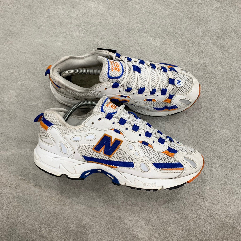 New Balance 827