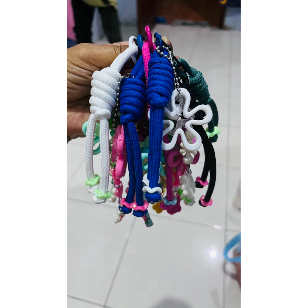 Gantungan kunci & tas tali paracord manik warna warni