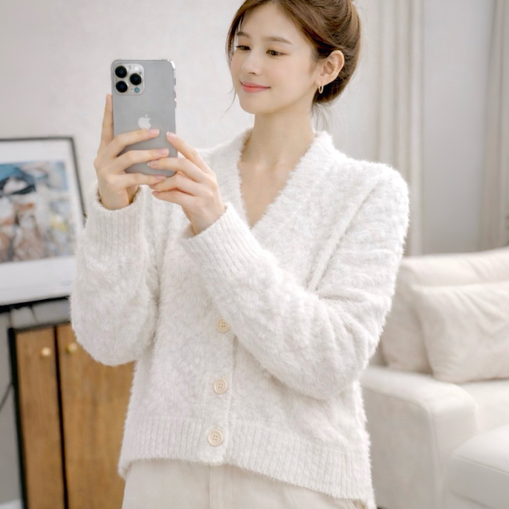 Cardigan Rajut Wanita Jumbo Bulu Lembut – Outer Knit Korea Warna Putih Lengan Panjang Elegan