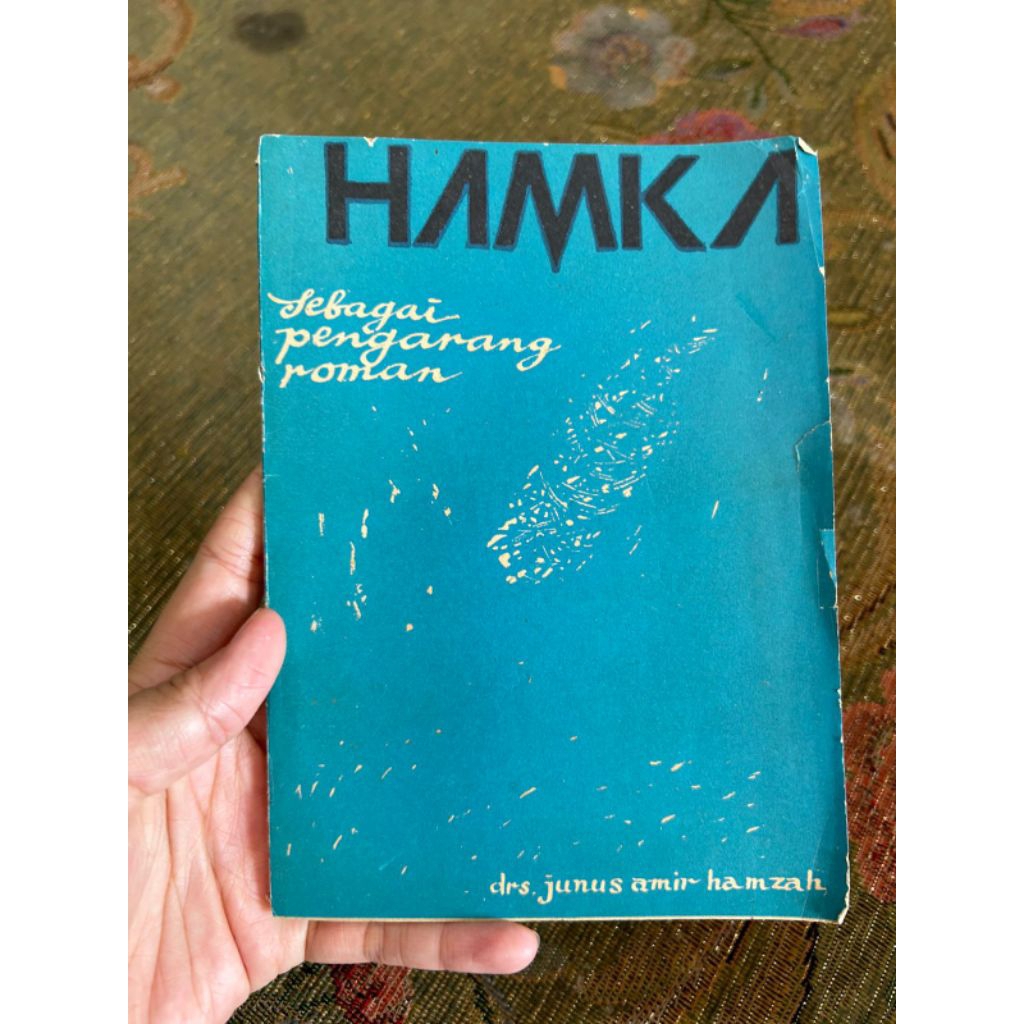 buku - hamkaSEBAGAI pengarang Roman DRS. JUNUS AMIR HAMZAH