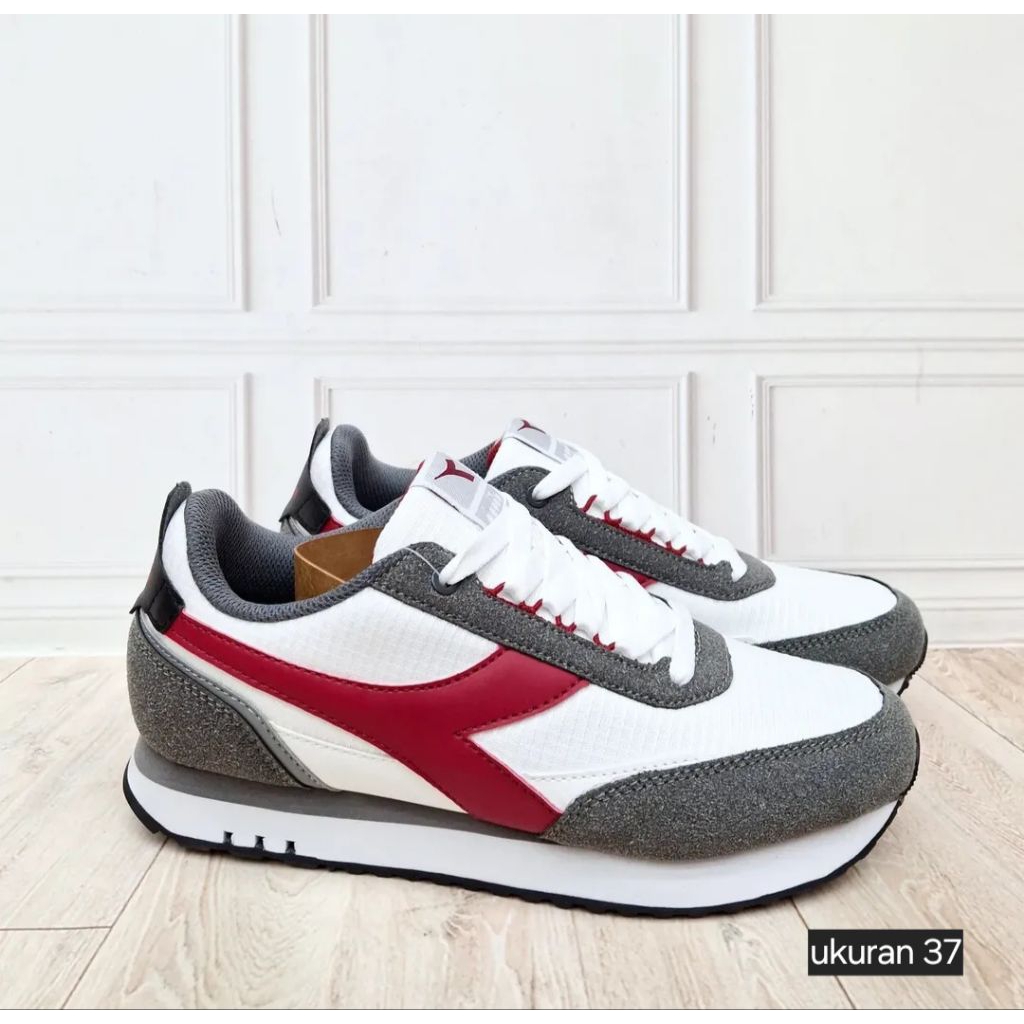 sepatu sport cewek diadora warna putih original putih tulang