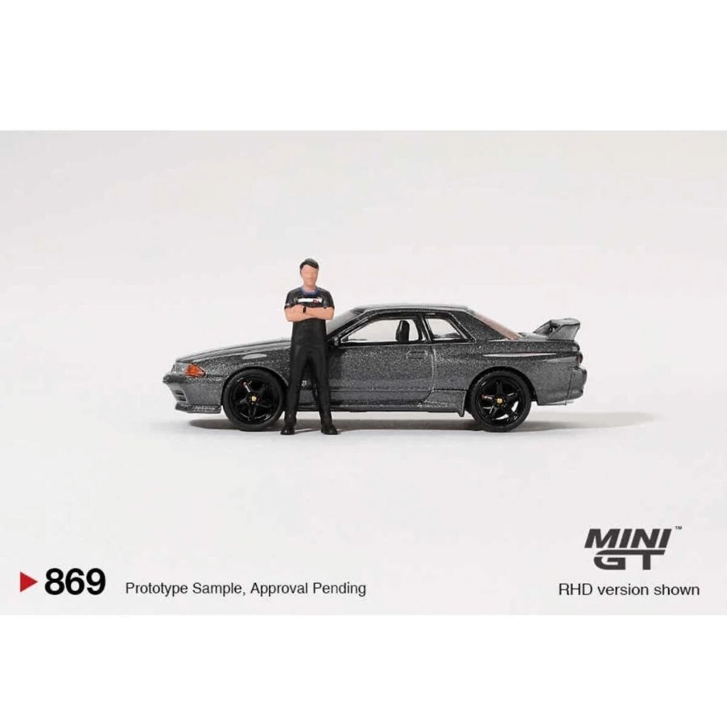 MINI GT Nissan Skyline GT-R (R32) Gunmetal W/ Matsuda Figure
