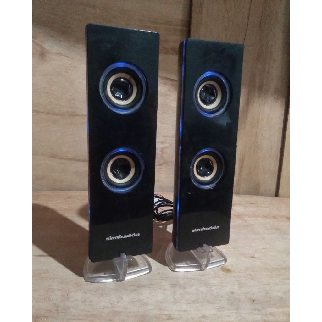 Sepasang speaker satelit Simbadda