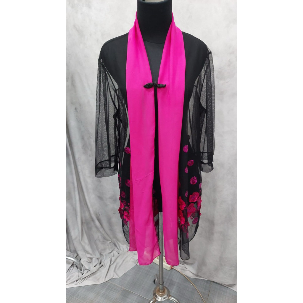 Outer cheongsam hitam bunga timbul pink fanta cantik mewah