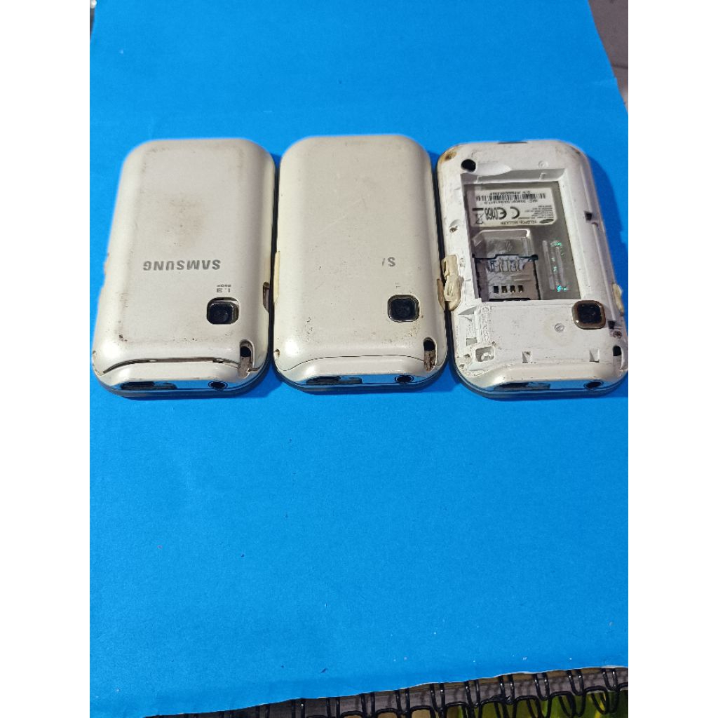 hp Samsung champ c3303i buat bahan  atau di ambil part nya, atau mau di perbaiki juga silahkan pengi