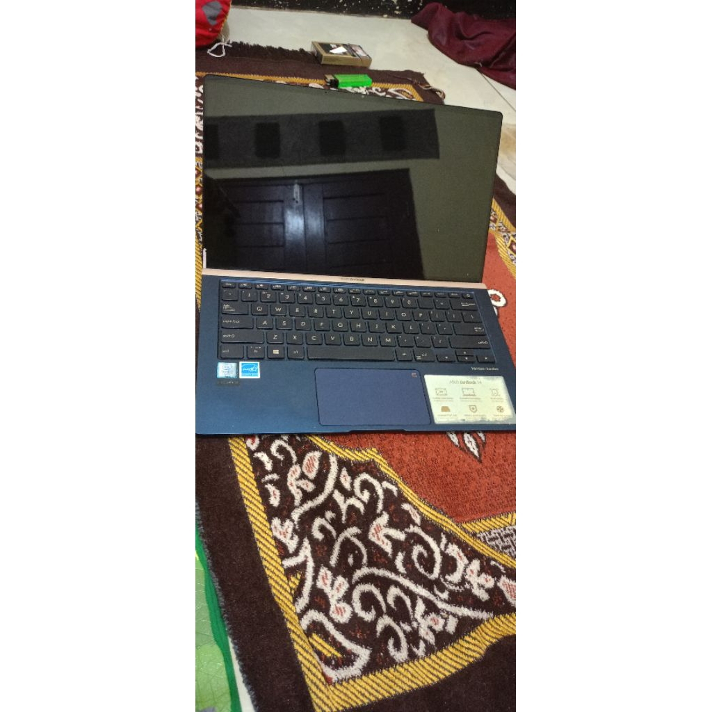 laptop Asus Zenfone core i7 gen 8 UX433F no display