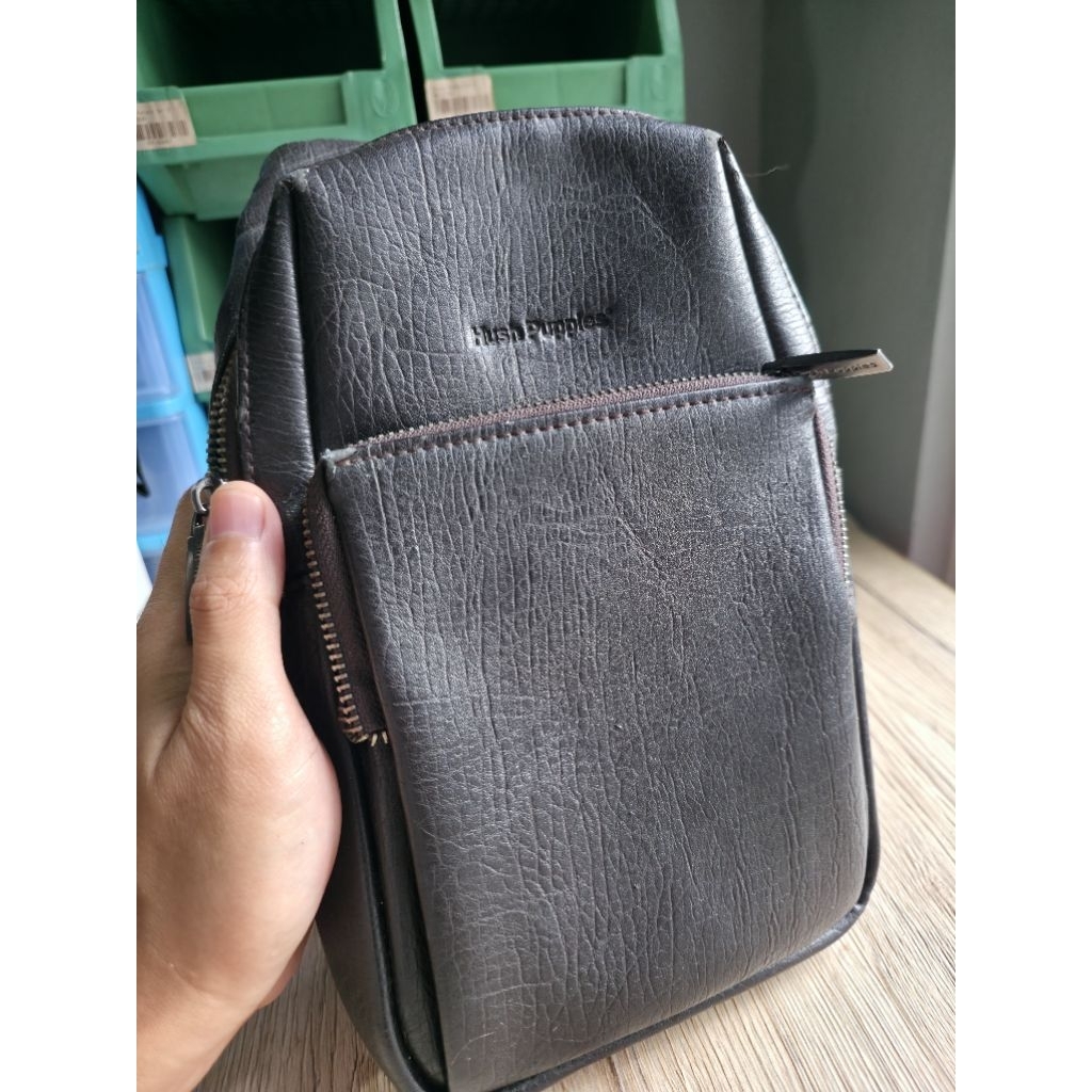 Hush Puppies Chest Bag Pria (Preloved)