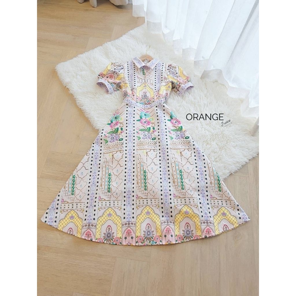 Dres Sosialita Putih:]