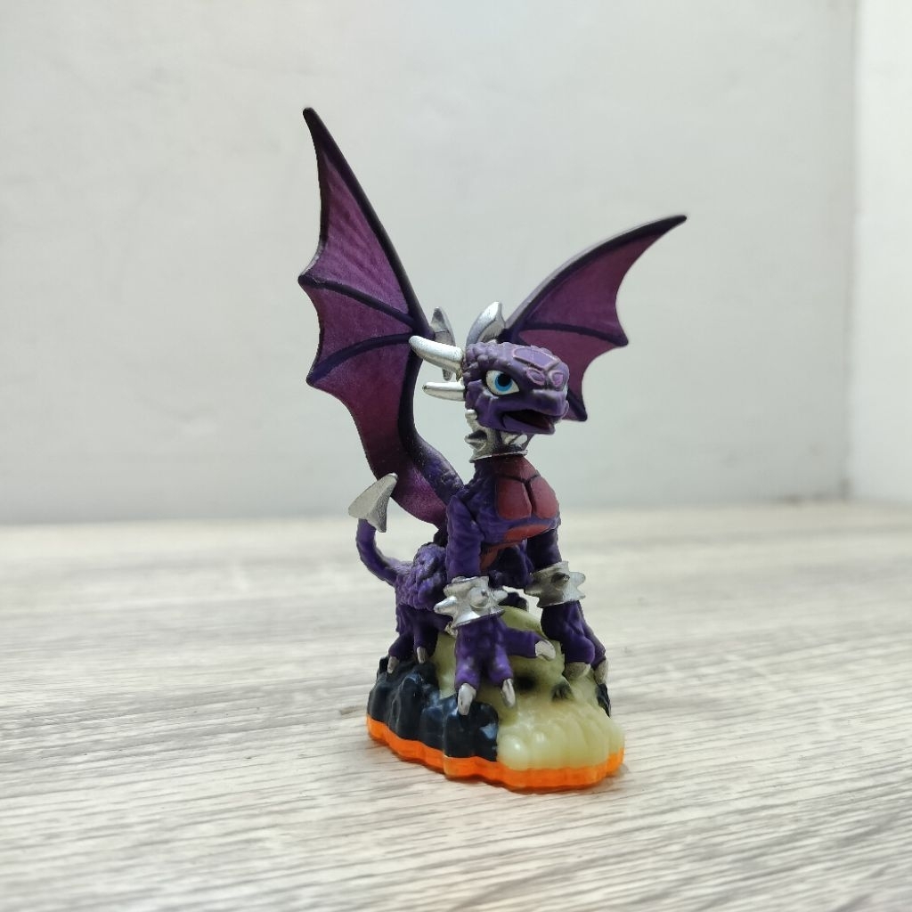 skylanders cynder figure