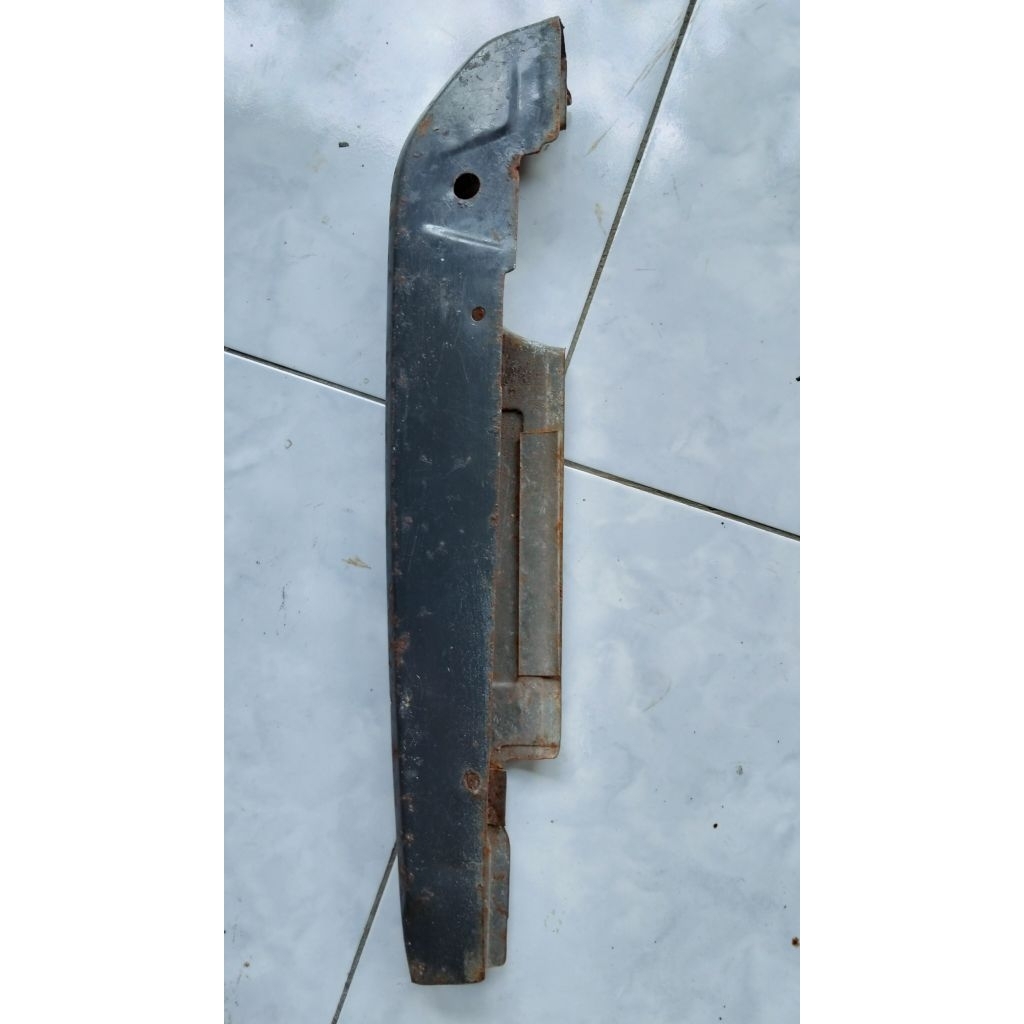 Katengkas ketengkas tutup rantai Suzuki Rc 100 Rc 80 Bravo original second ( bagian atas)