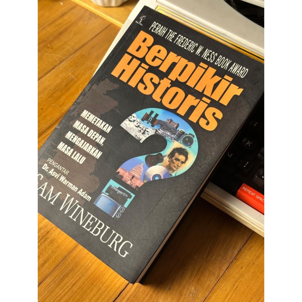 Buku Berpikir Historis - Sam WInebung