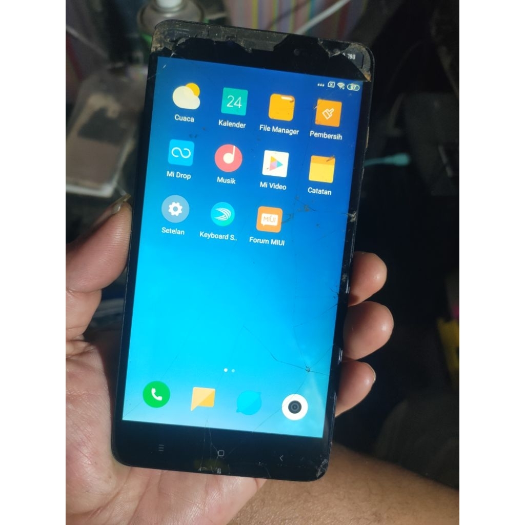lcd xiomi note 4 mtk retak sentuh normal...maaf jual lcd sama prime yah bukan unit hp lcd bekas kele