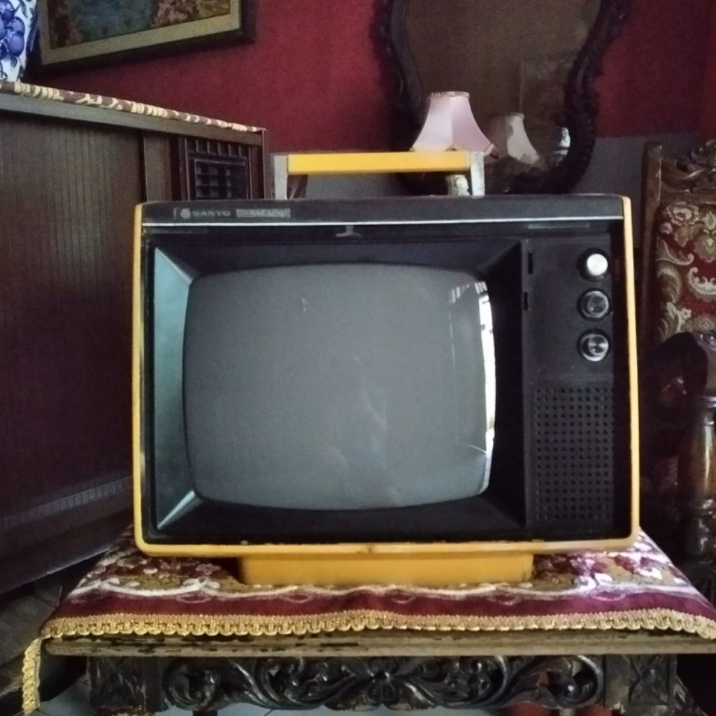 Tv televisi jadul antik vintage merk Sanyo lawas kuno