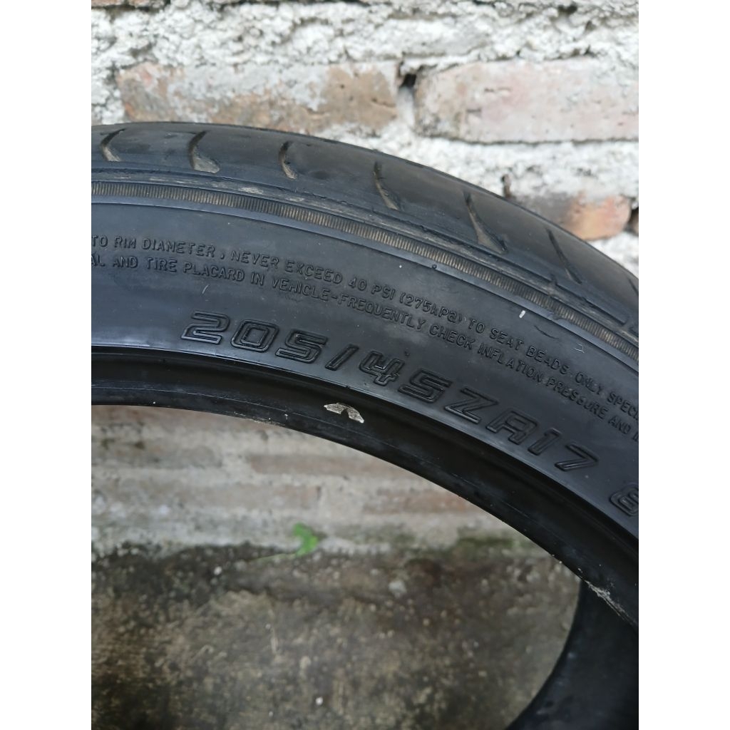 Ban Dunlop 205/45 R17